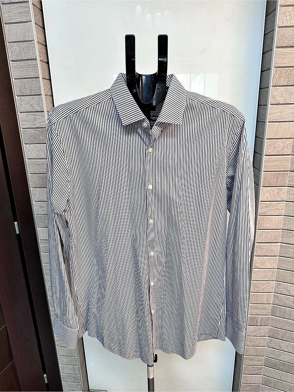 Hugo Boss Men’s “Ives” Slim Fit Dress Shirt Navy/white Stripes. Size 16.5 32/33
